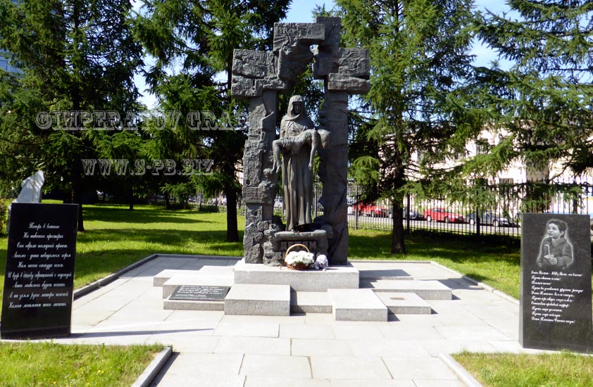 Монумент Детям Беслана (работа скульптора В. Шувалова). В основании бронзовой скульптуры находится капсула с землей с места трагедии 2004 года.
